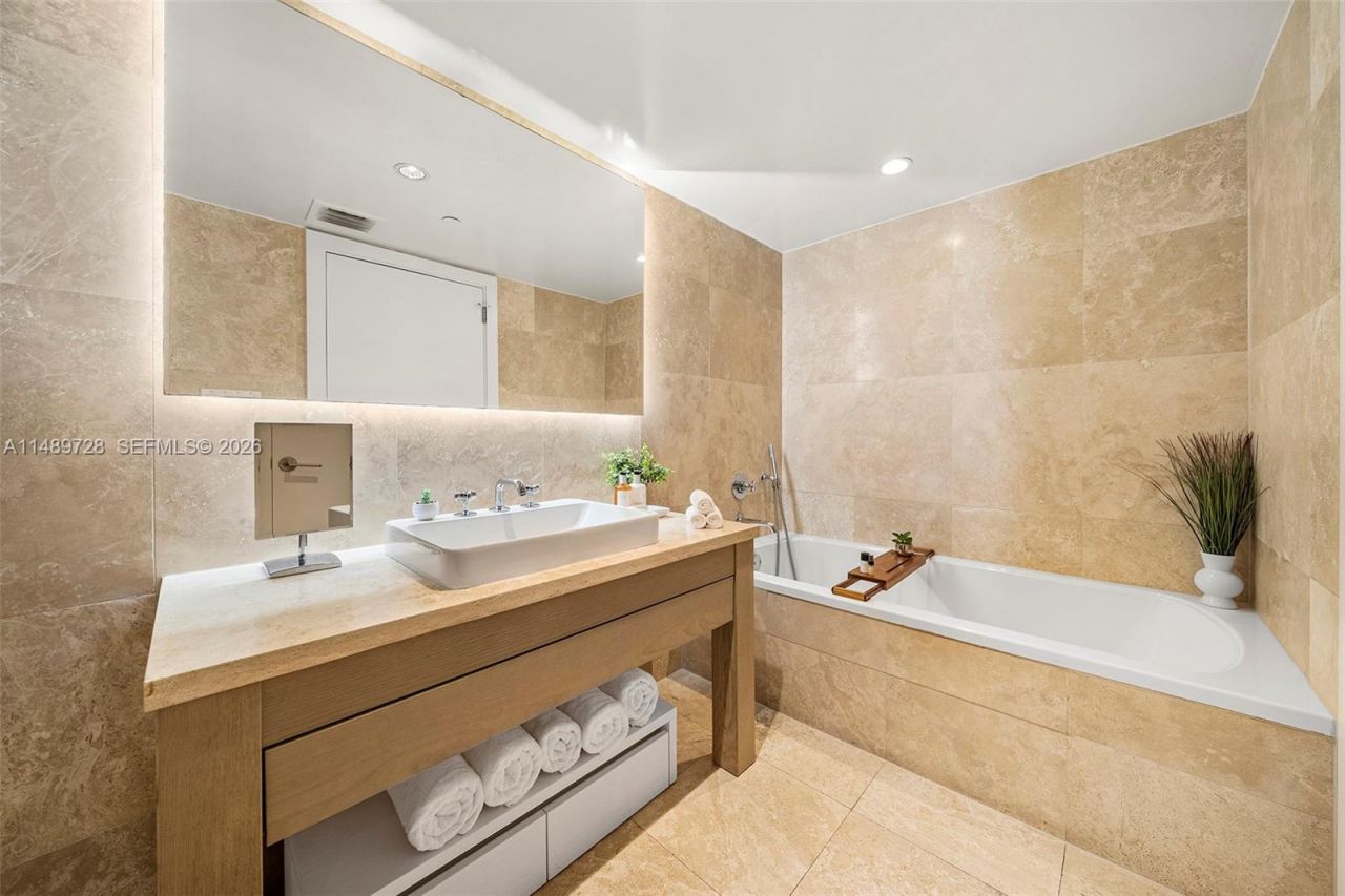 102 24th St, Unit 1412, Miami Beach, FL 33139 Photo