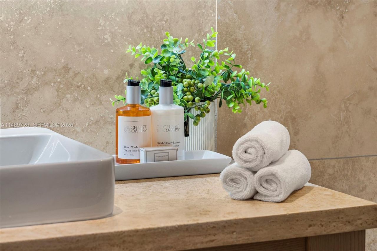 102 24th St, Unit 1412, Miami Beach, FL 33139 Photo