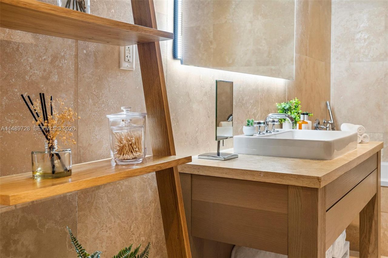 102 24th St, Unit 1412, Miami Beach, FL 33139 Photo