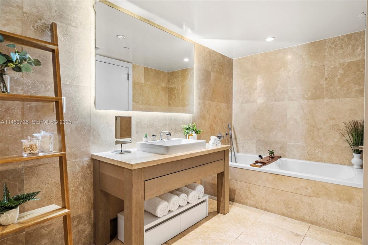 102 24th St, Unit 1412, Miami Beach, FL 33139 Photo