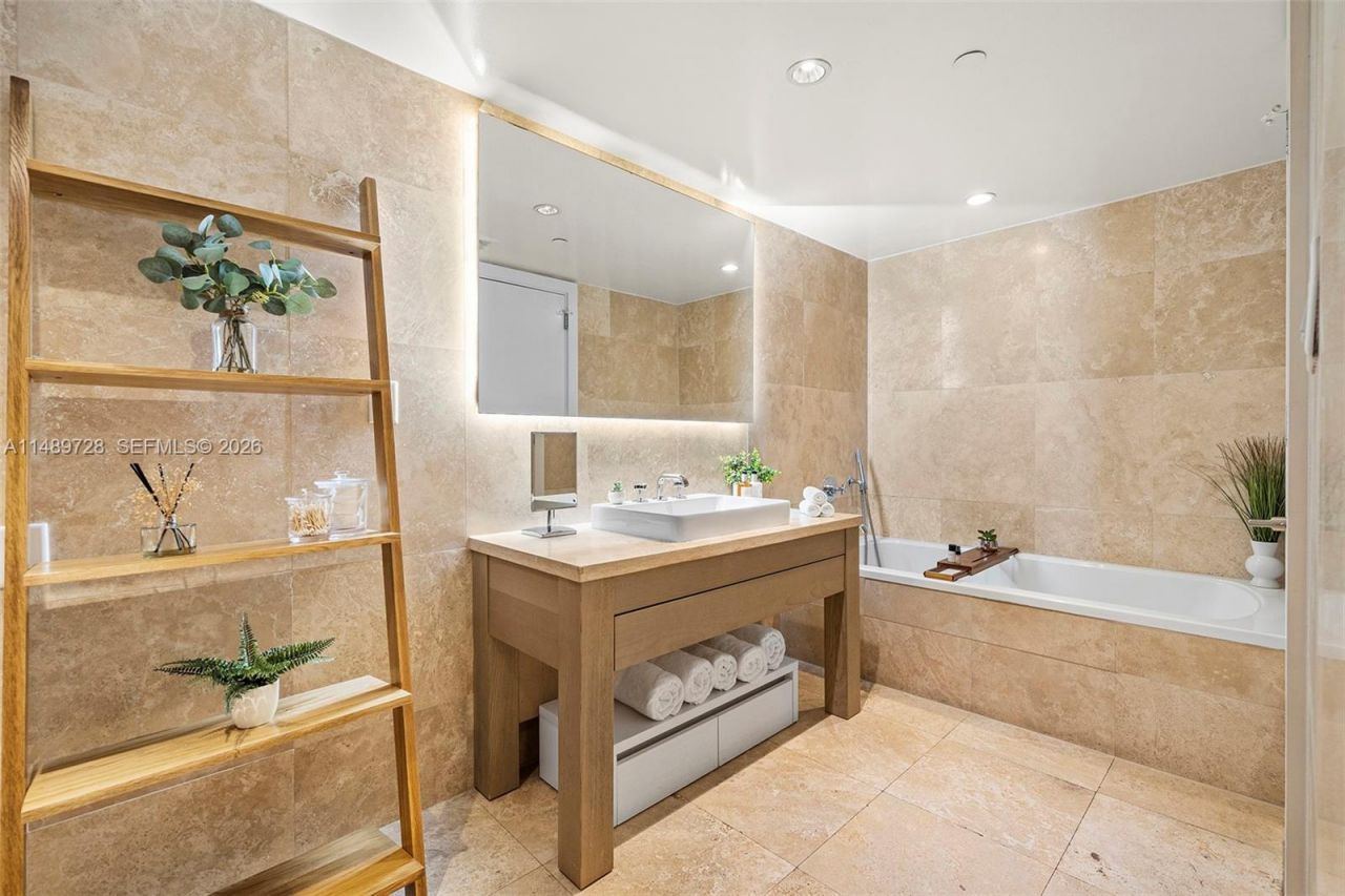 102 24th St, Unit 1412, Miami Beach, FL 33139 Photo