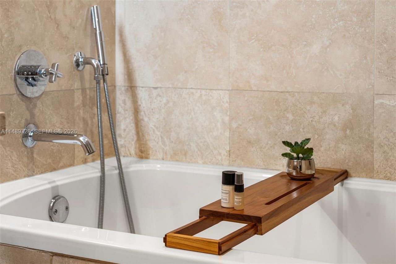 102 24th St, Unit 1412, Miami Beach, FL 33139 Photo