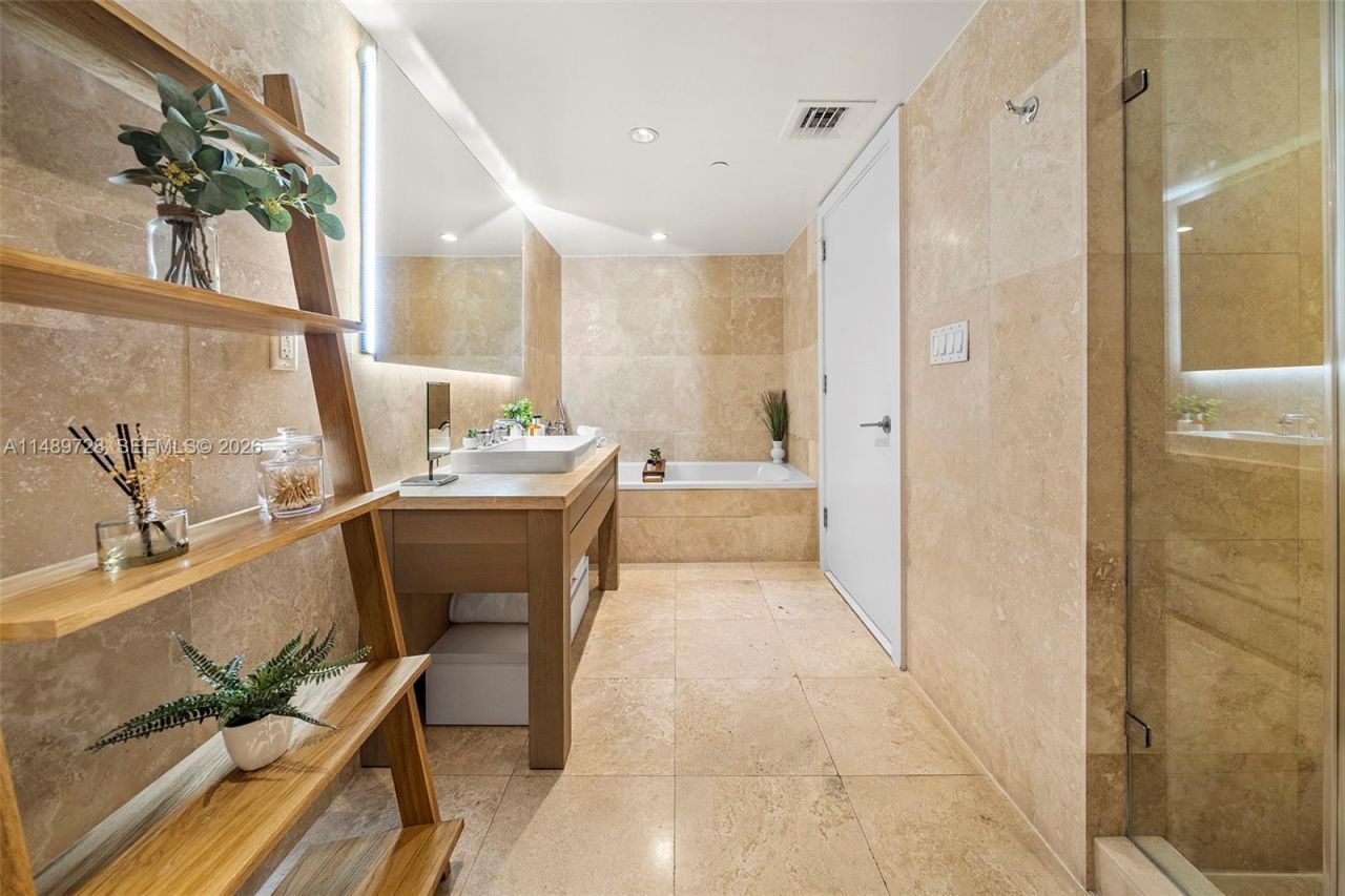 102 24th St, Unit 1412, Miami Beach, FL 33139 Photo