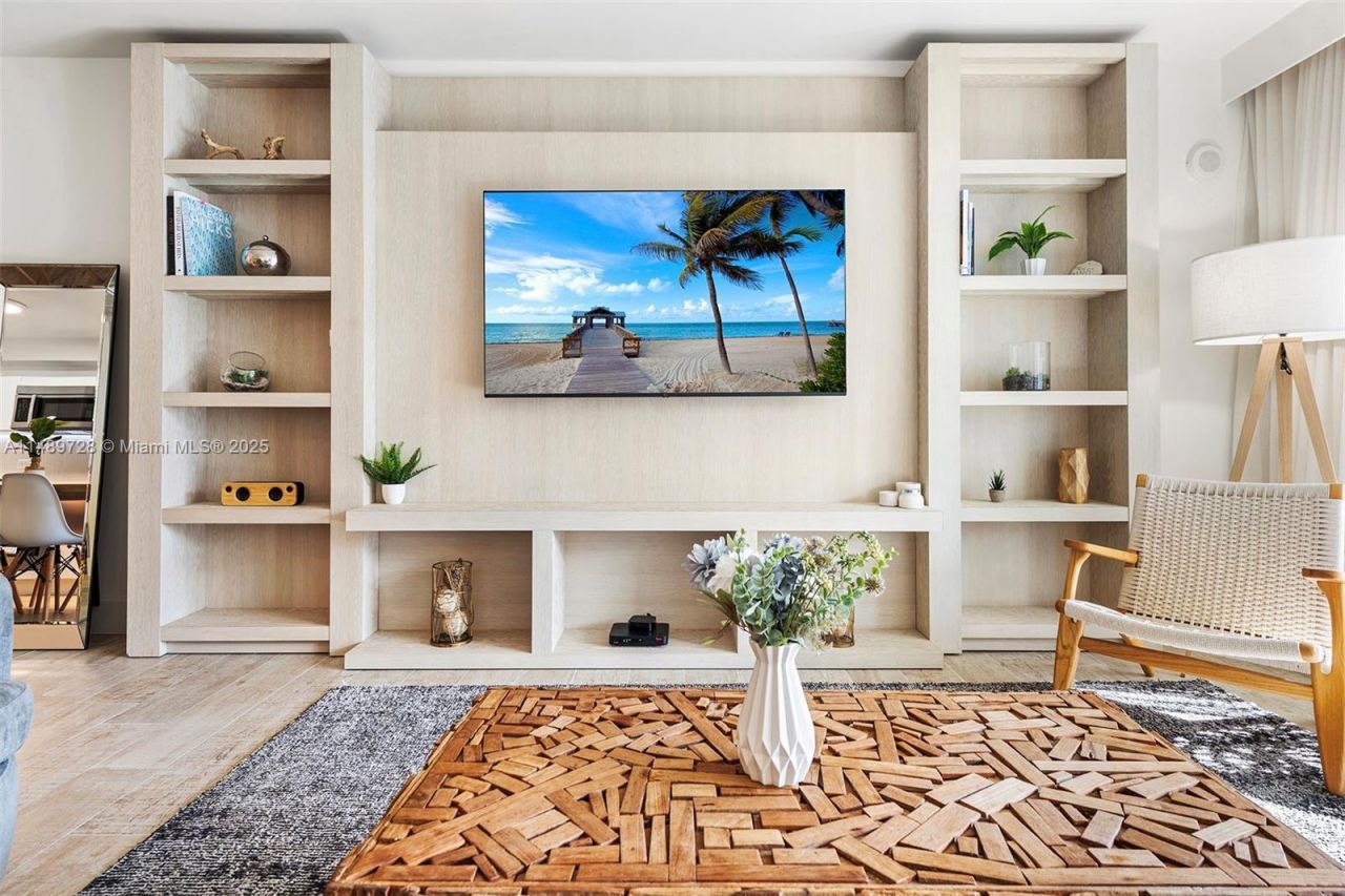 102 24th St, Unit 1412, Miami Beach, FL 33139 Photo