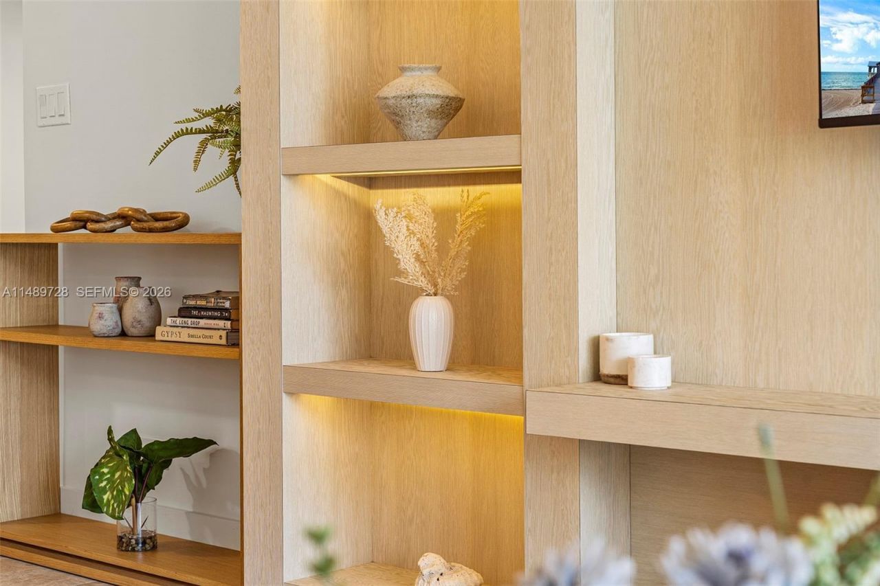 102 24th St, Unit 1412, Miami Beach, FL 33139 Photo