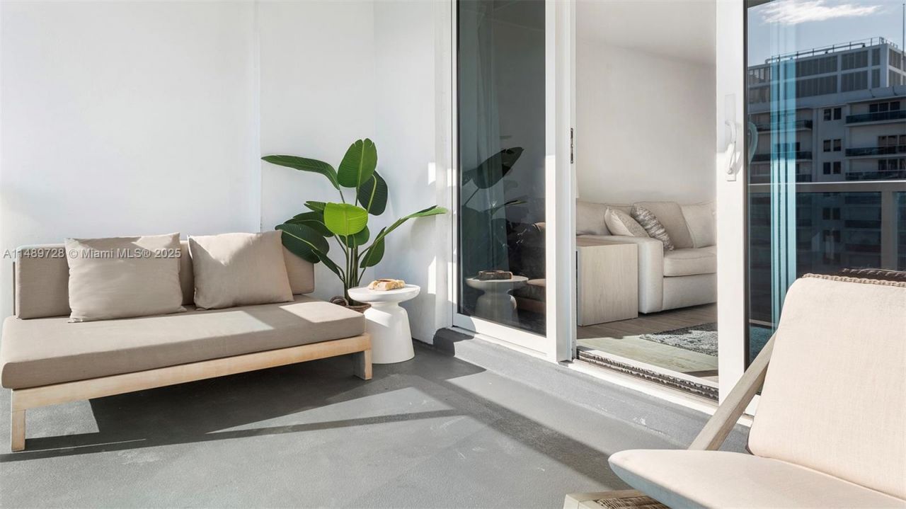 102 24th St, Unit 1412, Miami Beach, FL 33139 Photo