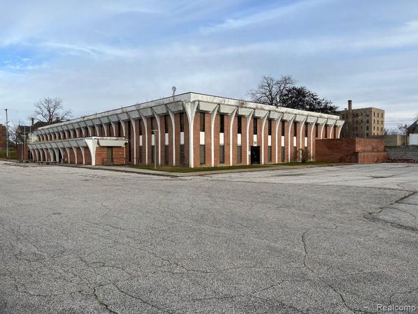 615 S JEFFERSON Avenue, Saginaw, MI 48607