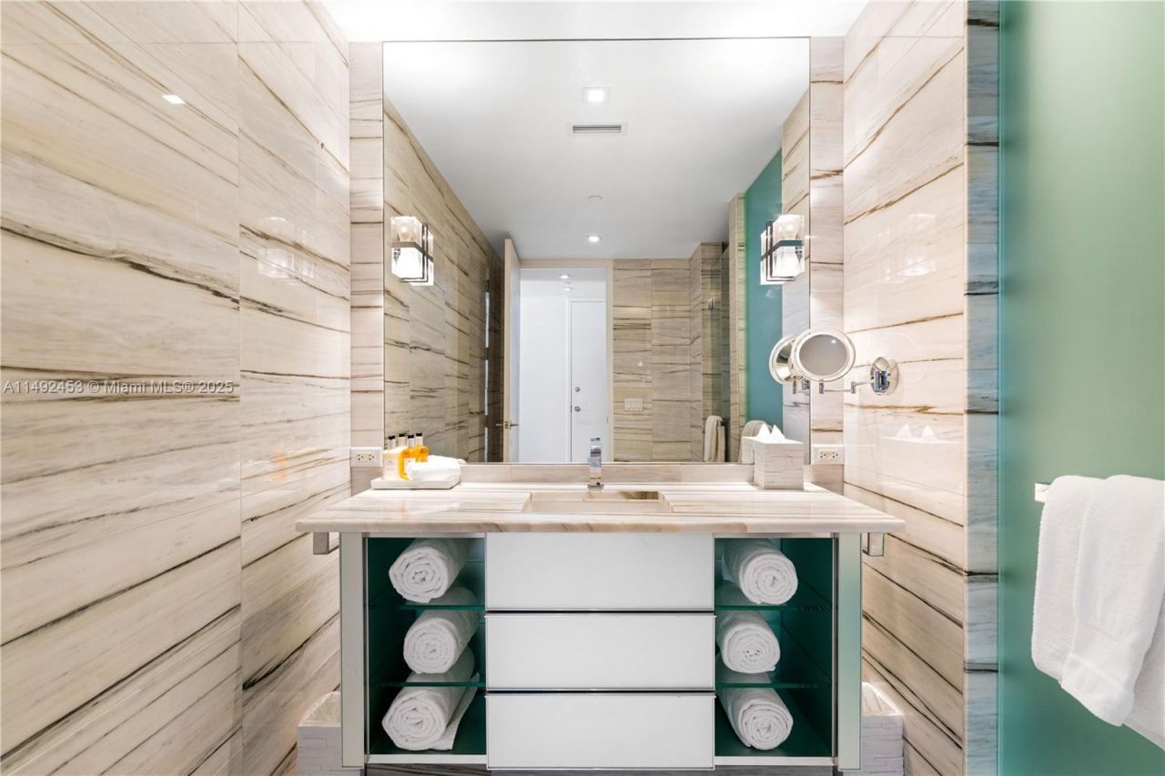 2201 Collins Ave, Unit 1226, Miami Beach, FL 33139 Photo