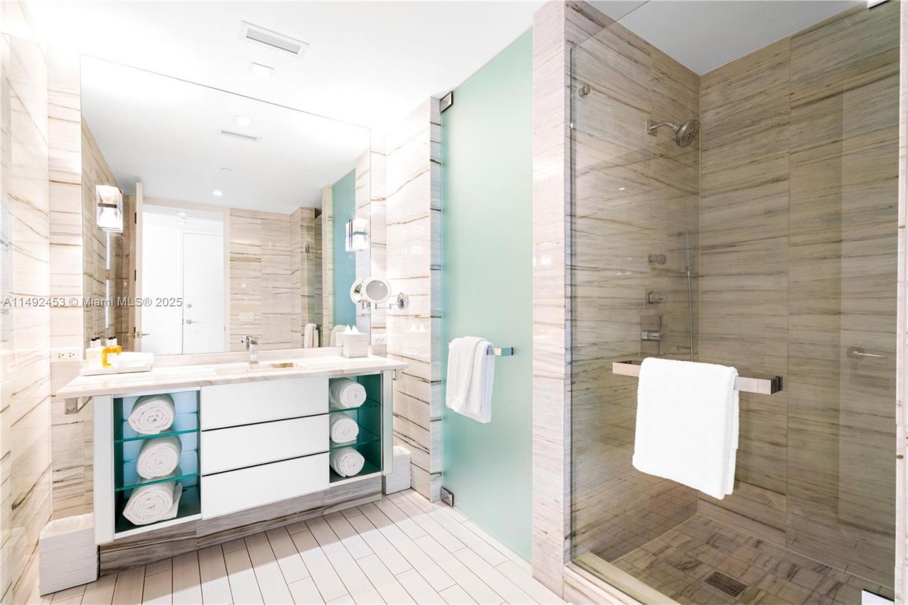 2201 Collins Ave, Unit 1226, Miami Beach, FL 33139 Photo