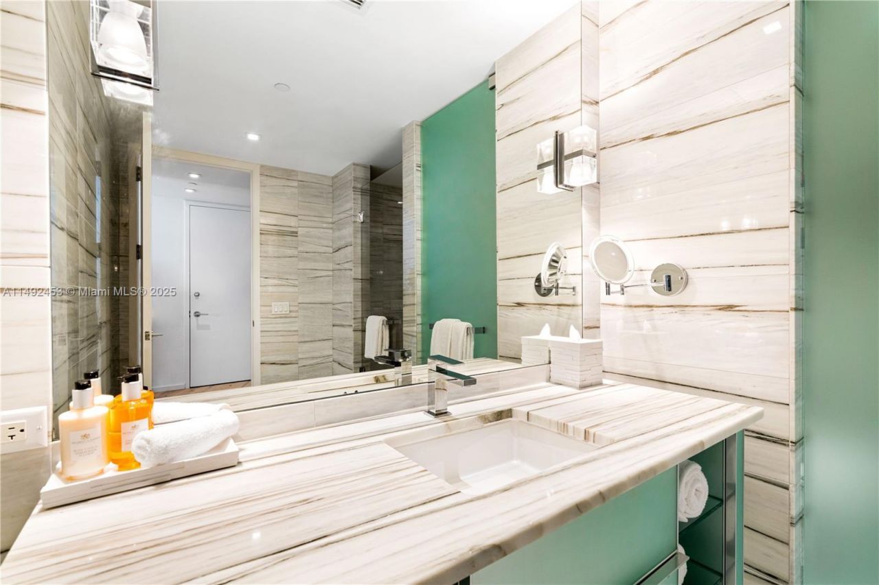 2201 Collins Ave, Unit 1226, Miami Beach, FL 33139 Photo