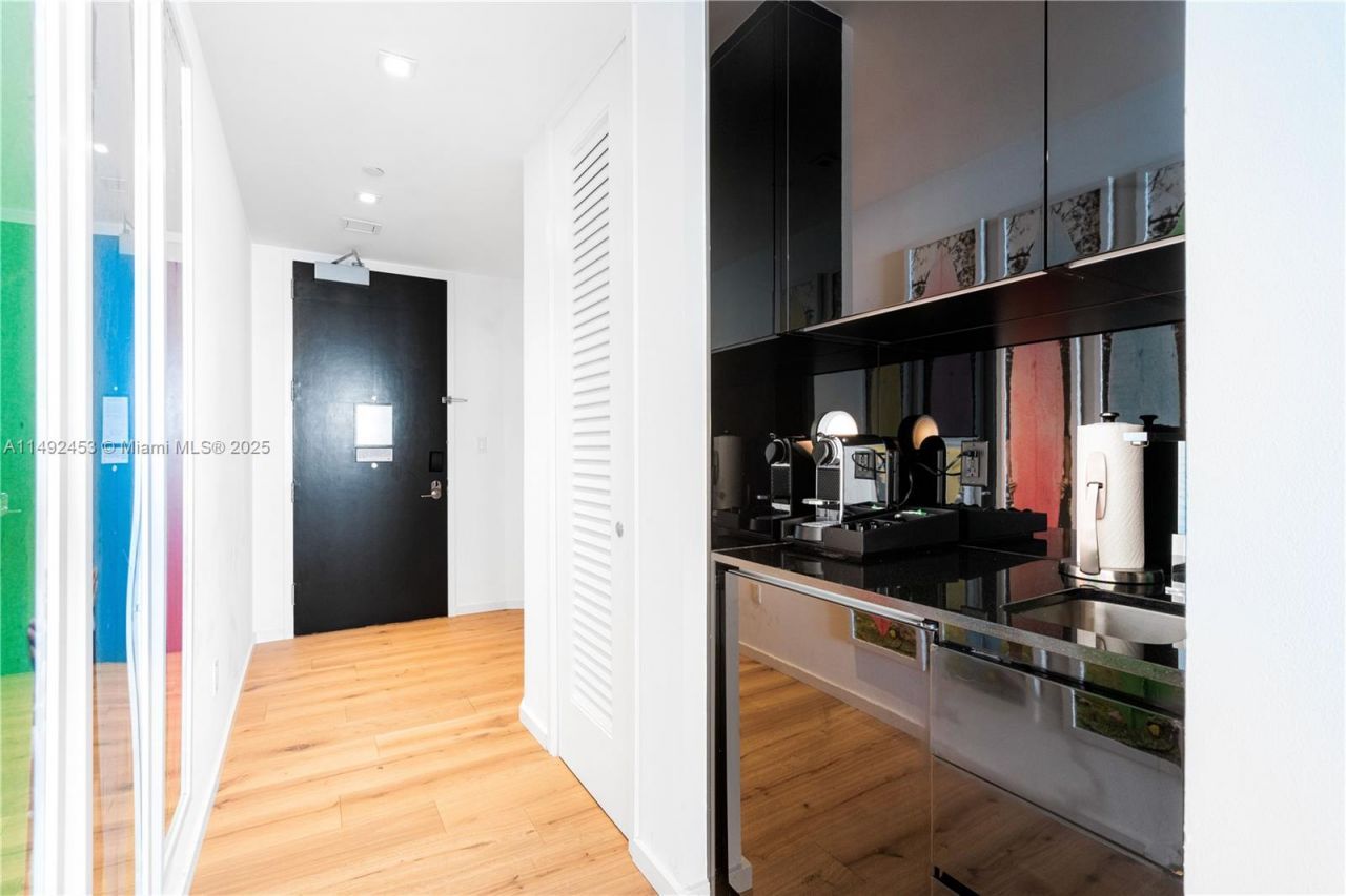 2201 Collins Ave, Unit 1226, Miami Beach, FL 33139 Photo