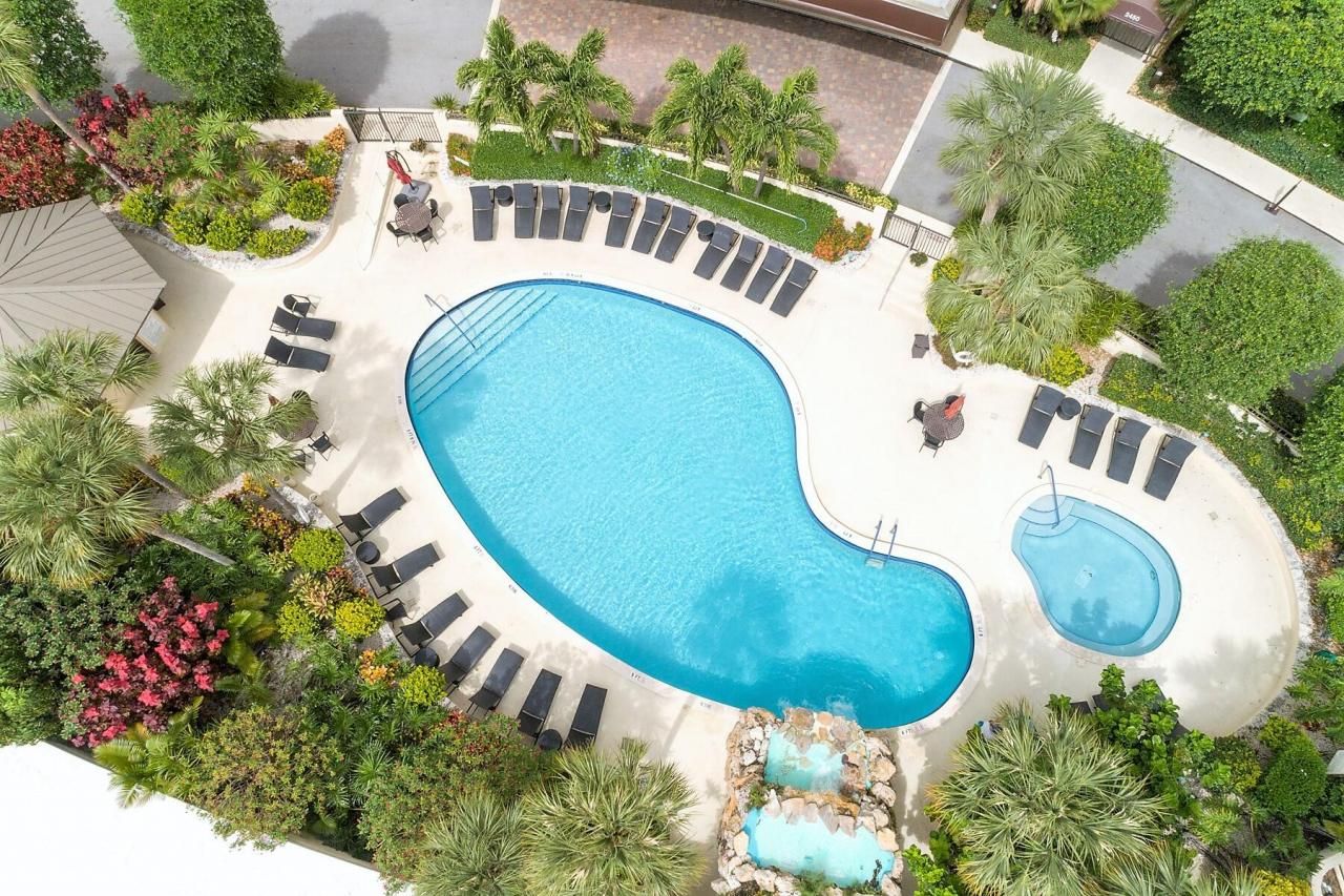 2480 Presidential Way, Unit 403, West Palm Beach, FL 33401 Photo