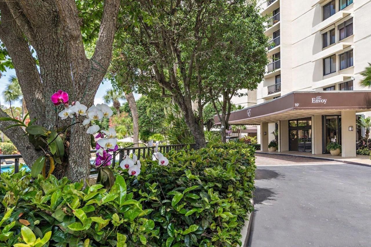 2480 Presidential Way, Unit 403, West Palm Beach, FL 33401 Photo