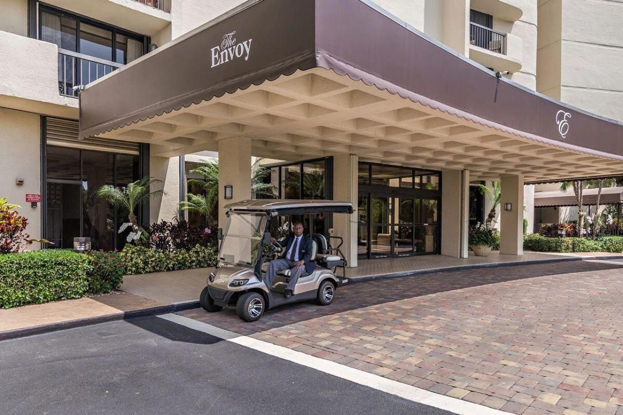 2480 Presidential Way, Unit 403, West Palm Beach, FL 33401 Photo