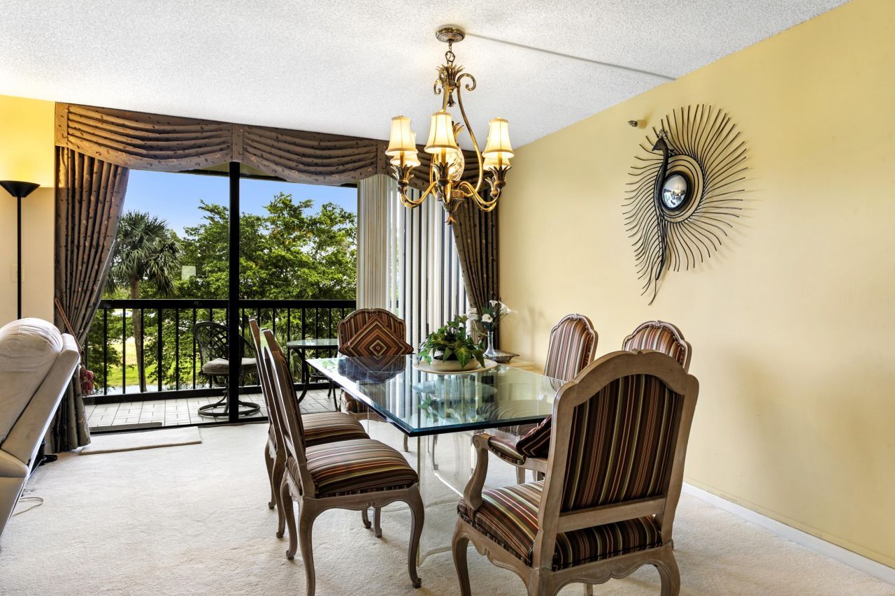 2480 Presidential Way, Unit 403, West Palm Beach, FL 33401 Photo