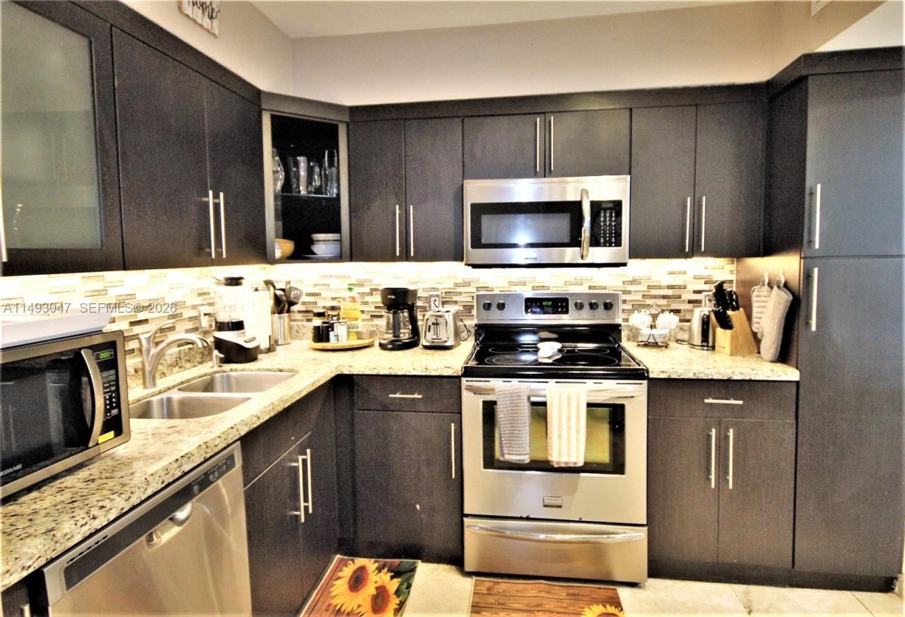 5161 Collins Ave, Unit 1610, Miami Beach, FL 33140 Photo