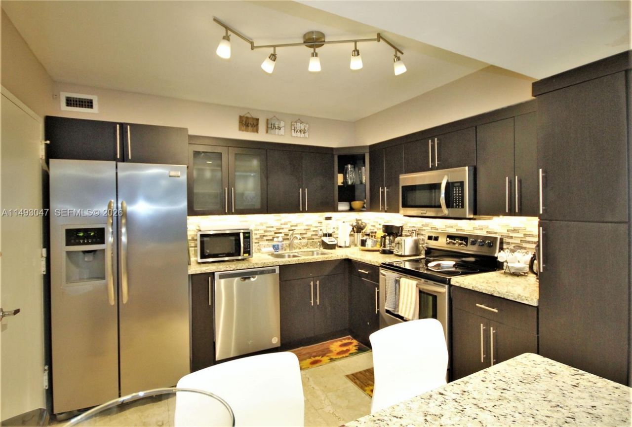 5161 Collins Ave, Unit 1610, Miami Beach, FL 33140 Photo