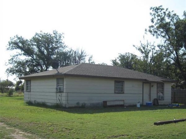 203 N Avenue F, Knox City, TX 79529