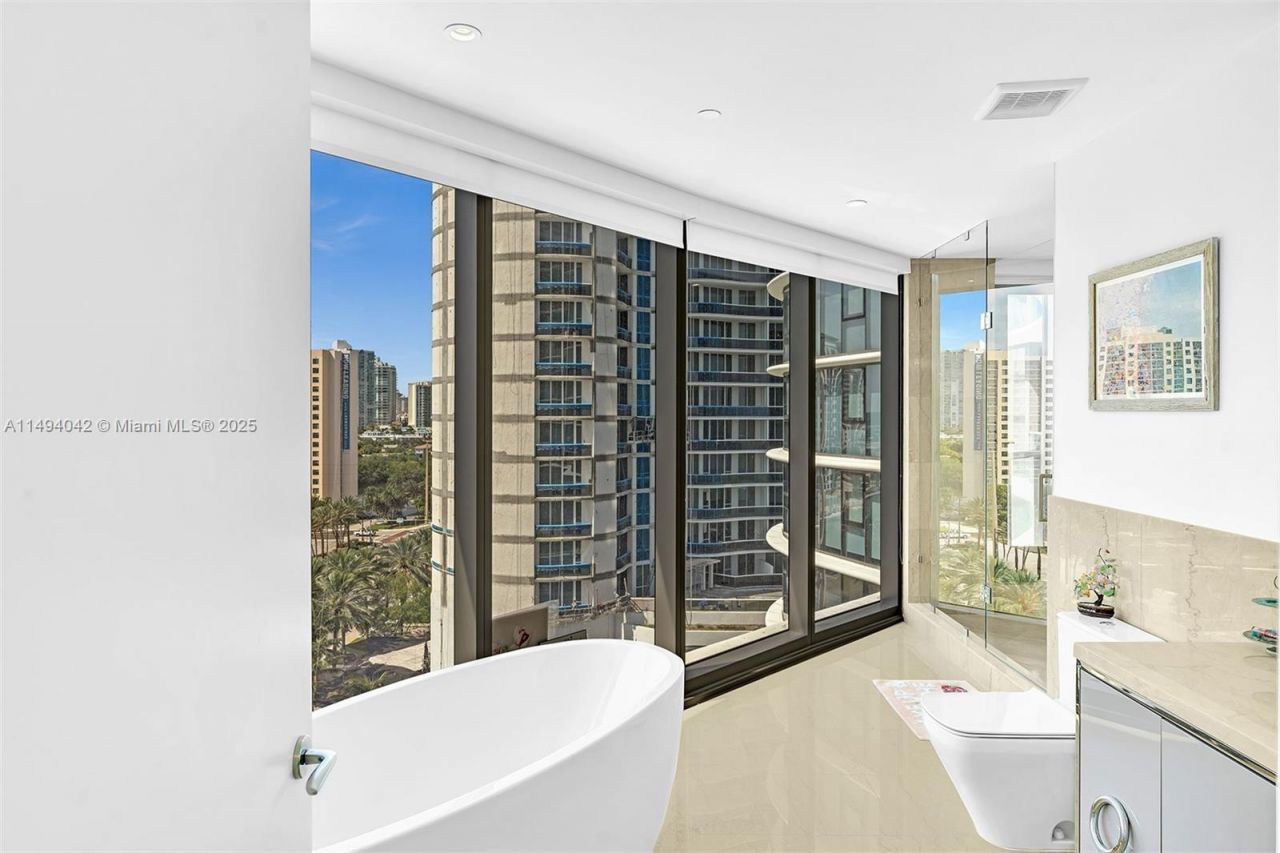 15701 Collins Ave, Unit 805, Sunny Isles Beach, FL 33160 Photo