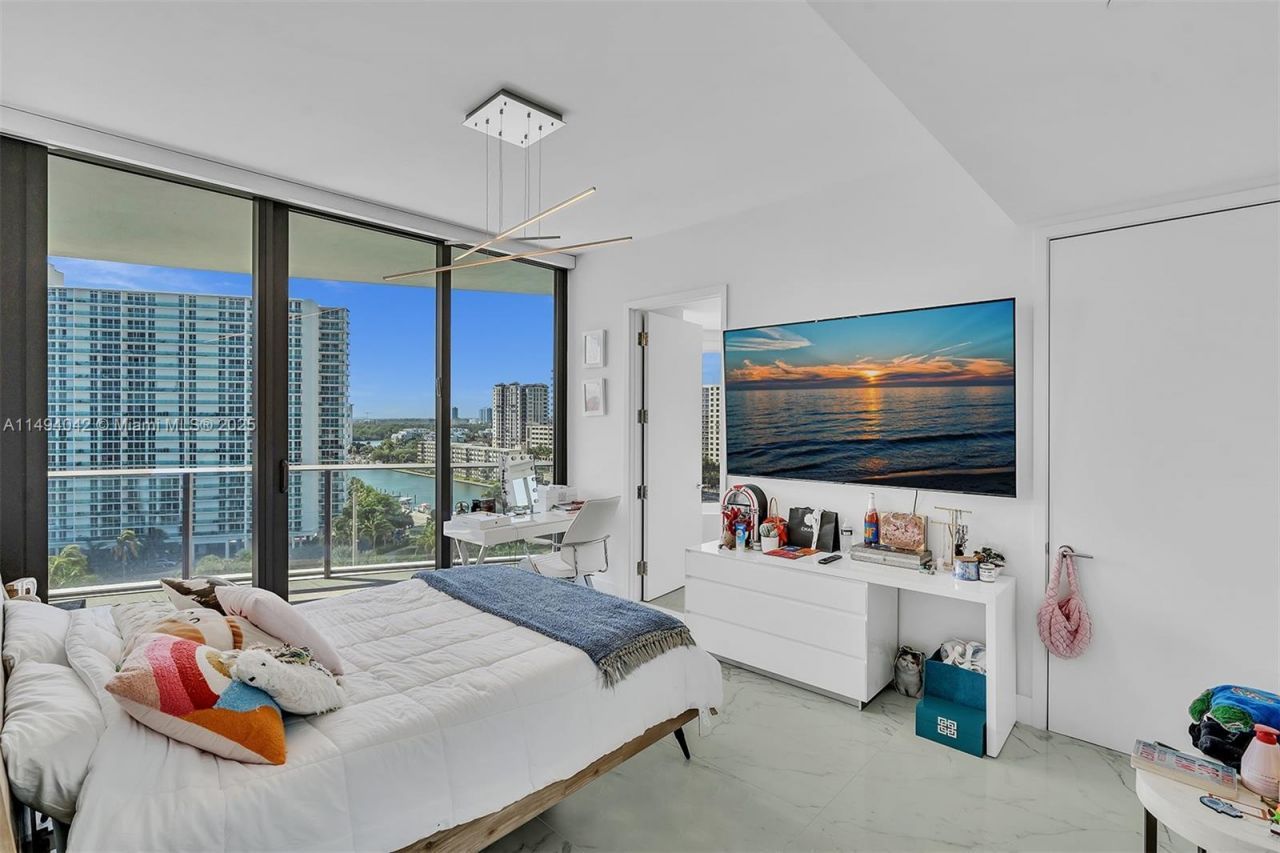 15701 Collins Ave, Unit 805, Sunny Isles Beach, FL 33160 Photo