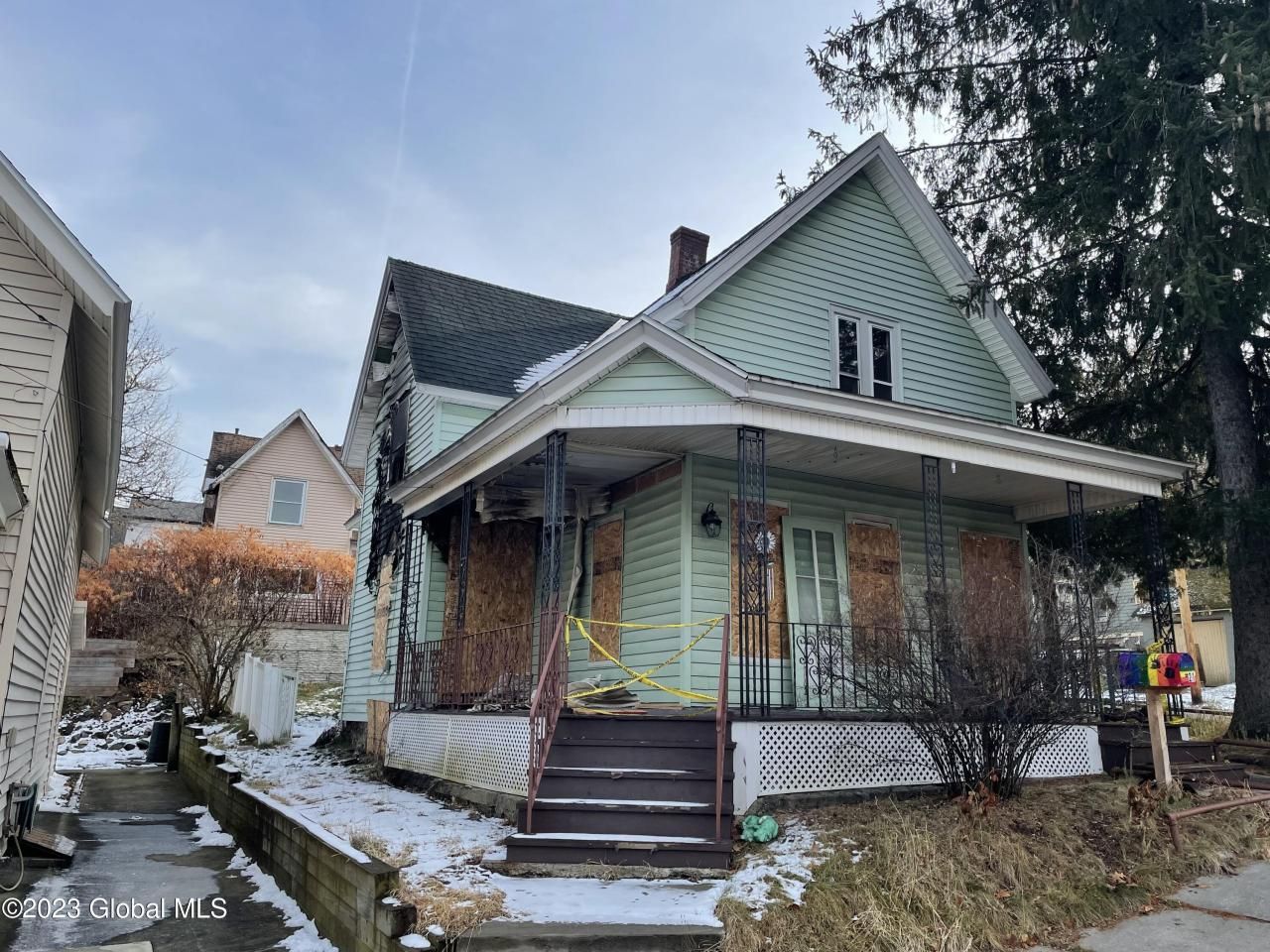 21 Bloomingdale Avenue, Gloversville, NY 12078 Main Photo