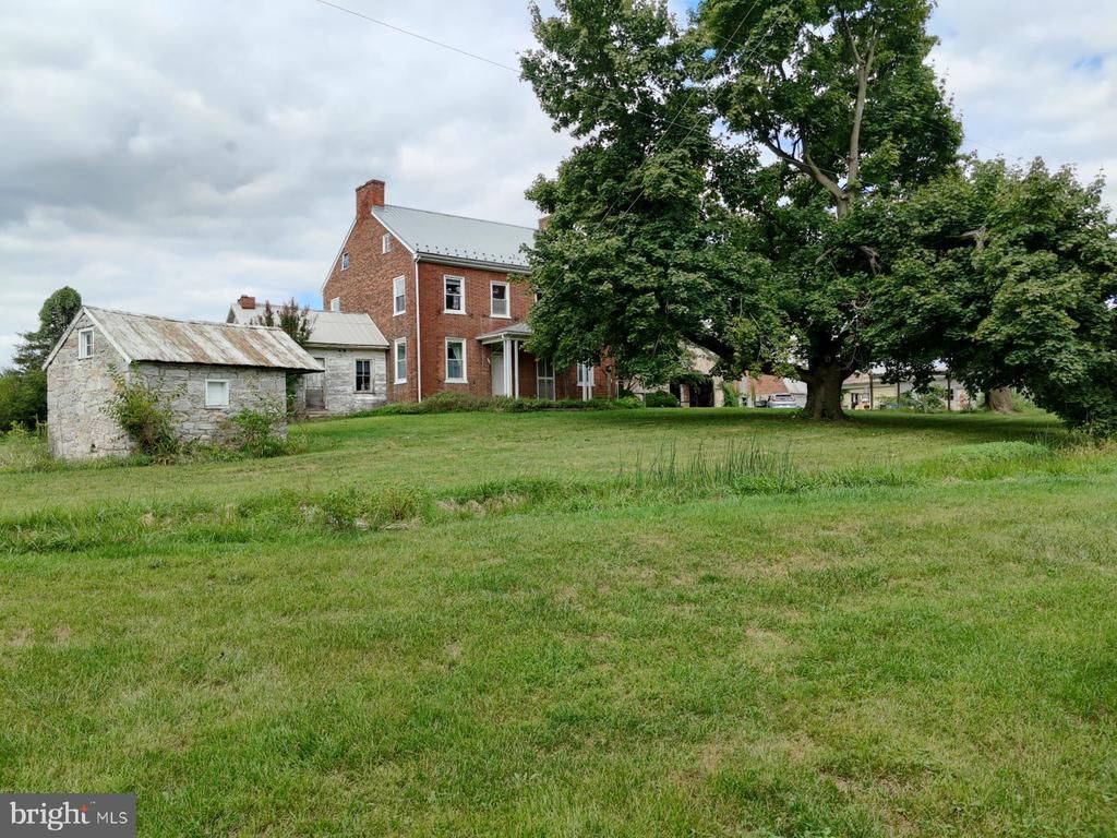 226 MILNOR ROAD, GREENCASTLE, PA 17225