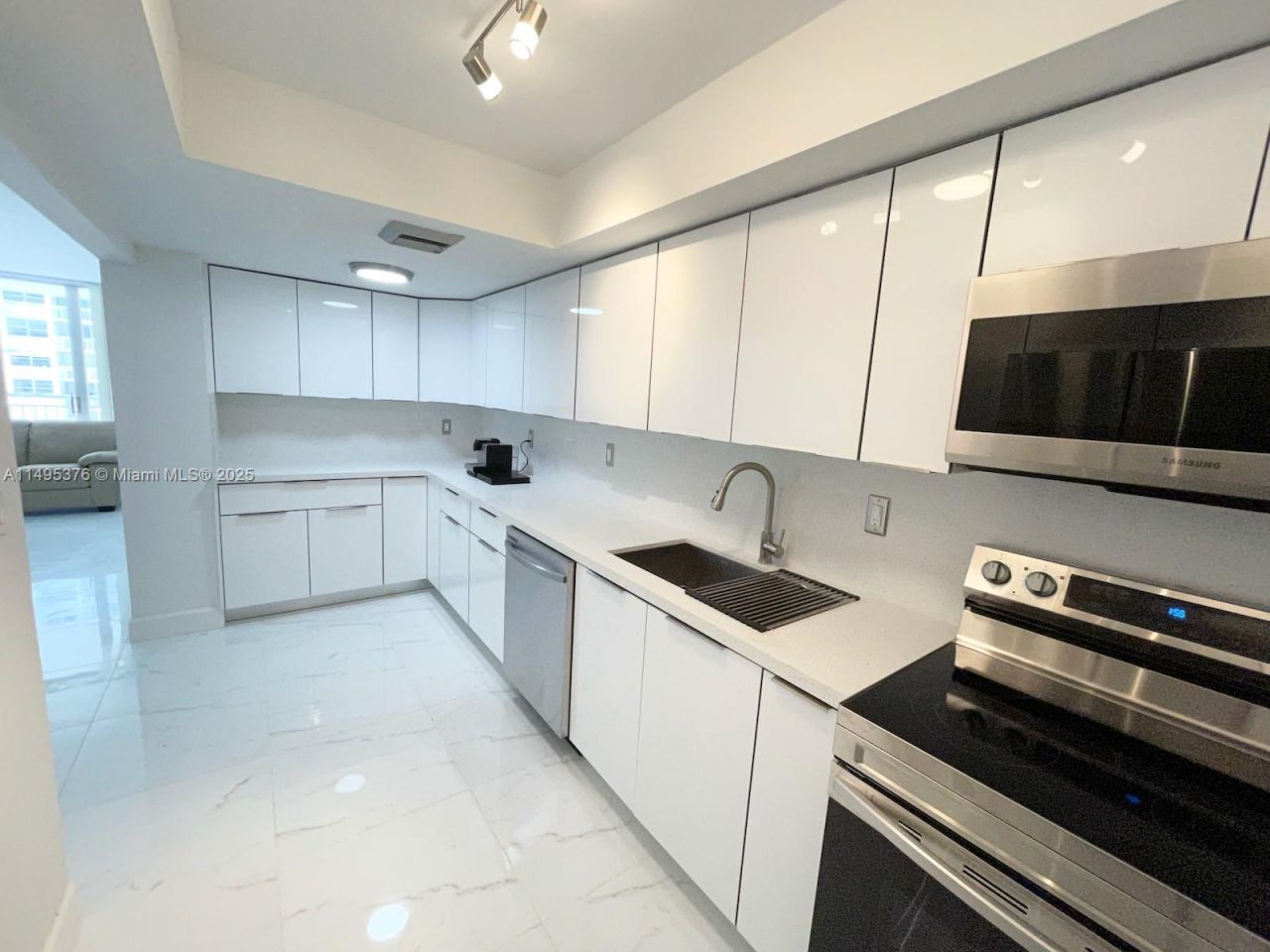 18041 Biscayne Boulv, Unit 502, Aventura, FL 33160 Photo