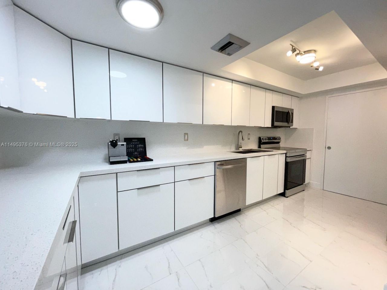 18041 Biscayne Boulv, Unit 502, Aventura, FL 33160 Photo