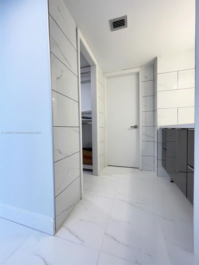 18041 Biscayne Boulv, Unit 502, Aventura, FL 33160 Photo