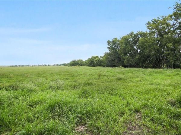 8868788 SHAMROCK Drive, Des Allemands, LA 70030