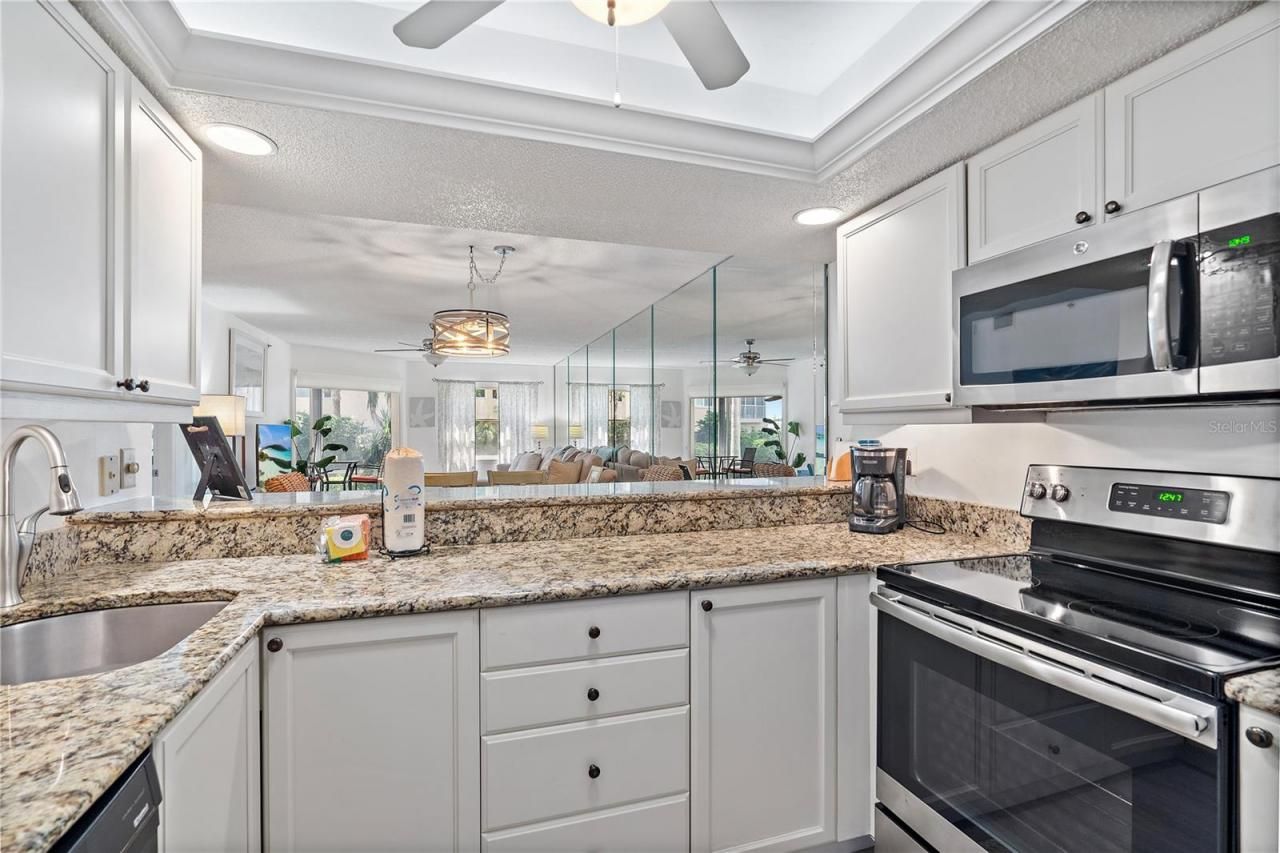 1374 Siesta Bayside Drive, Unit 1374-D, Sarasota, FL 34242 Photo