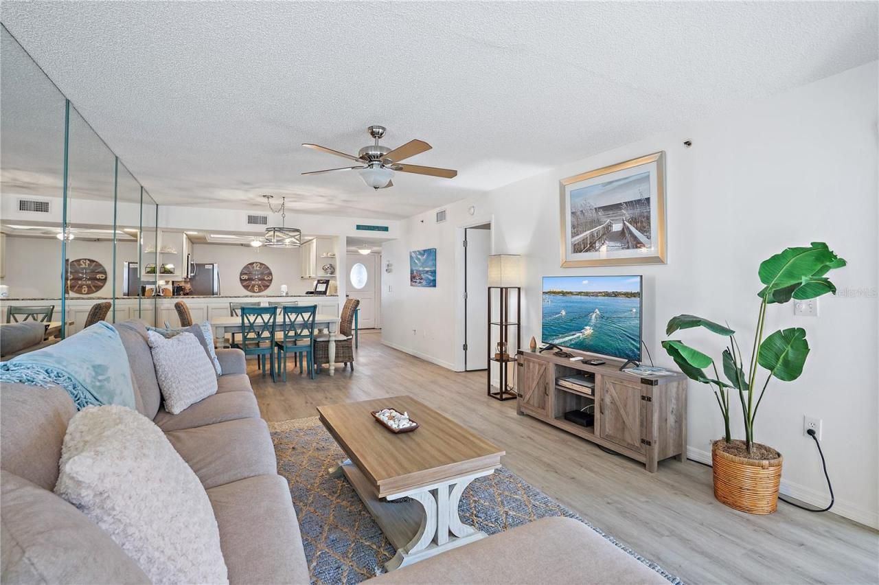 1374 Siesta Bayside Drive, Unit 1374-D, Sarasota, FL 34242 Photo