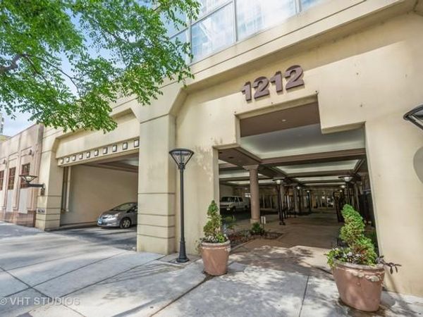 1212 N La Salle Drive, Chicago, IL 60610
