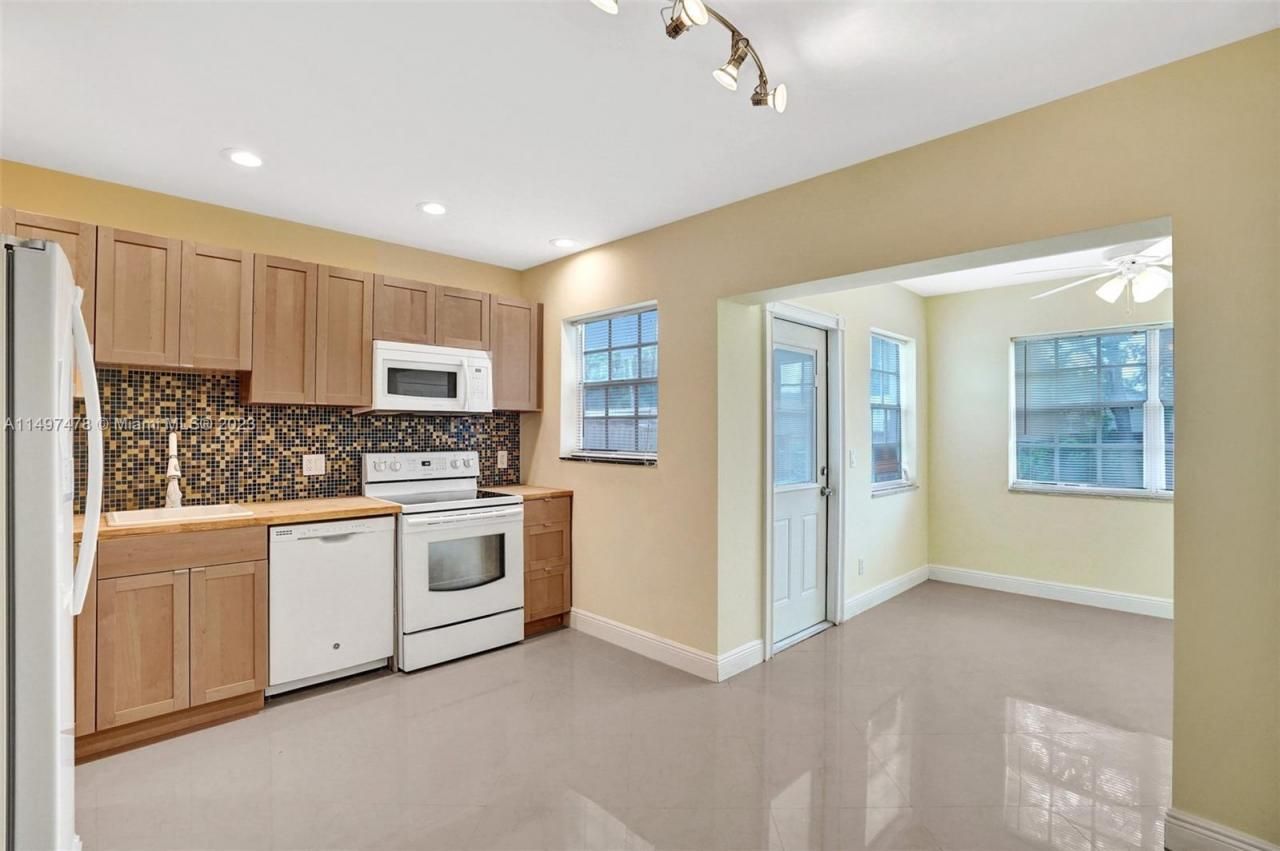 210 N 72nd Ave, Hollywood, FL 33024 Photo