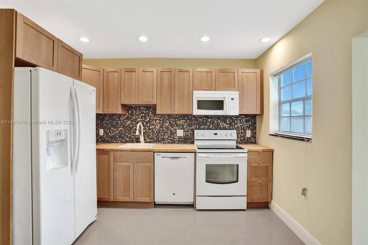 210 N 72nd Ave, Hollywood, FL 33024 Photo