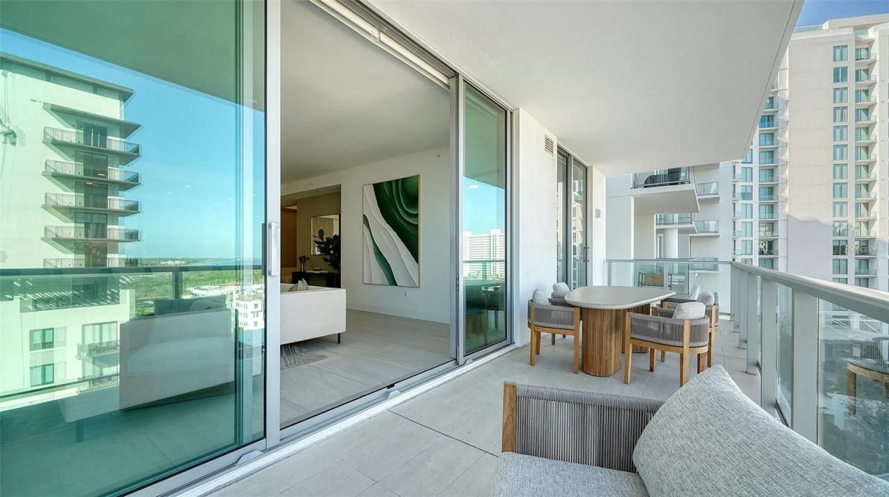 301 Quay Commons Drive, Unit 704, Sarasota, FL 34236 Photo