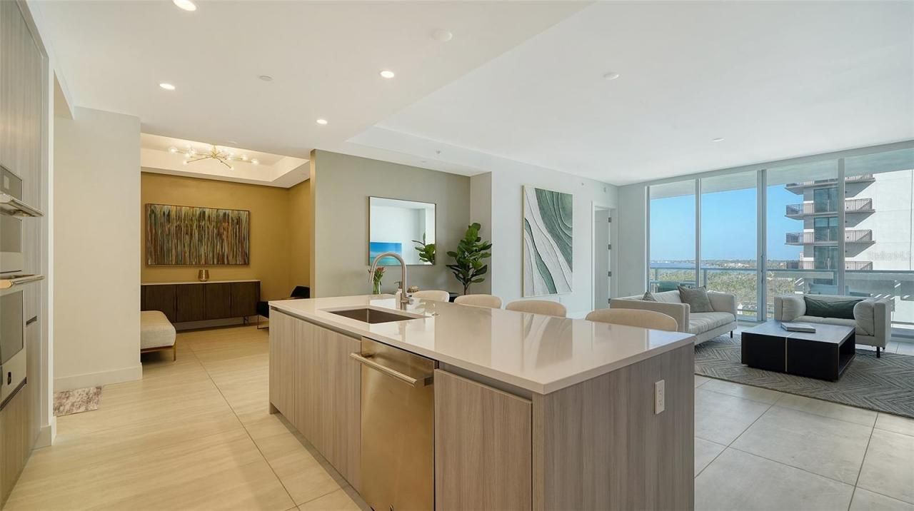 301 Quay Commons Drive, Unit 704, Sarasota, FL 34236 Photo