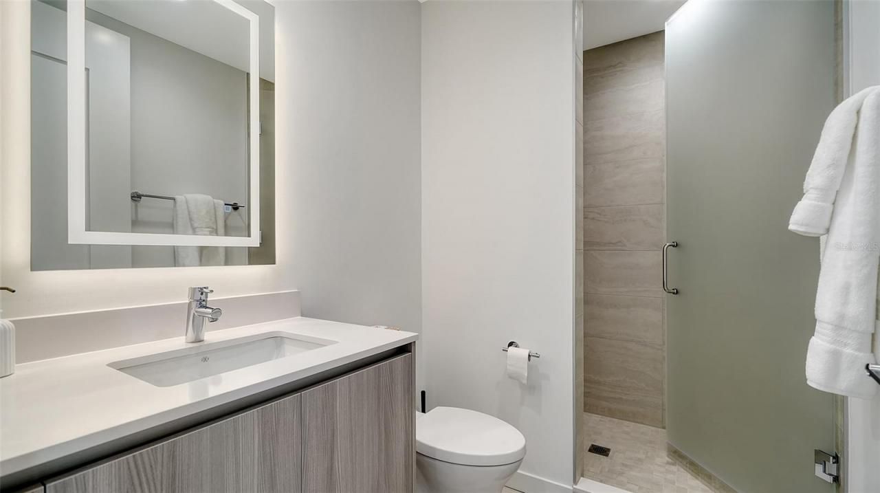 301 Quay Commons Drive, Unit 704, Sarasota, FL 34236 Photo
