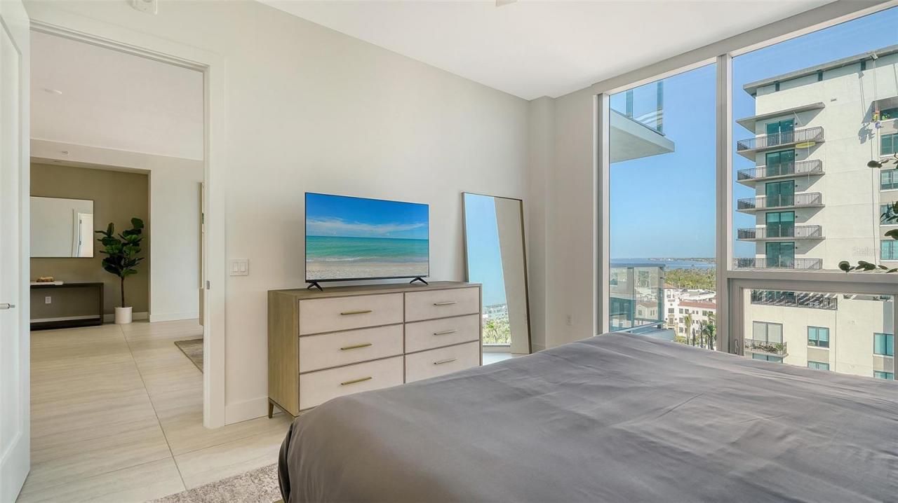 301 Quay Commons Drive, Unit 704, Sarasota, FL 34236 Photo