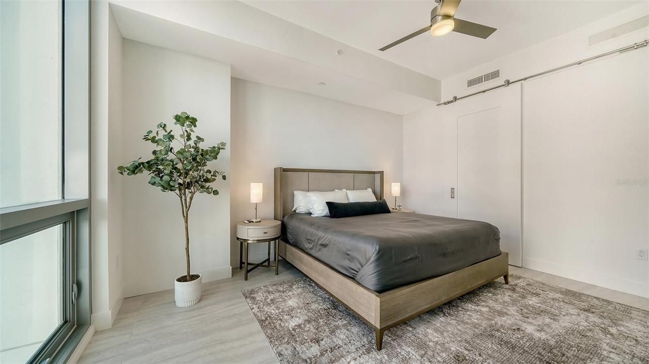 301 Quay Commons Drive, Unit 704, Sarasota, FL 34236 Photo