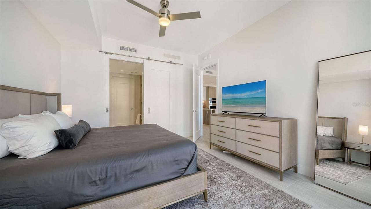 301 Quay Commons Drive, Unit 704, Sarasota, FL 34236 Photo