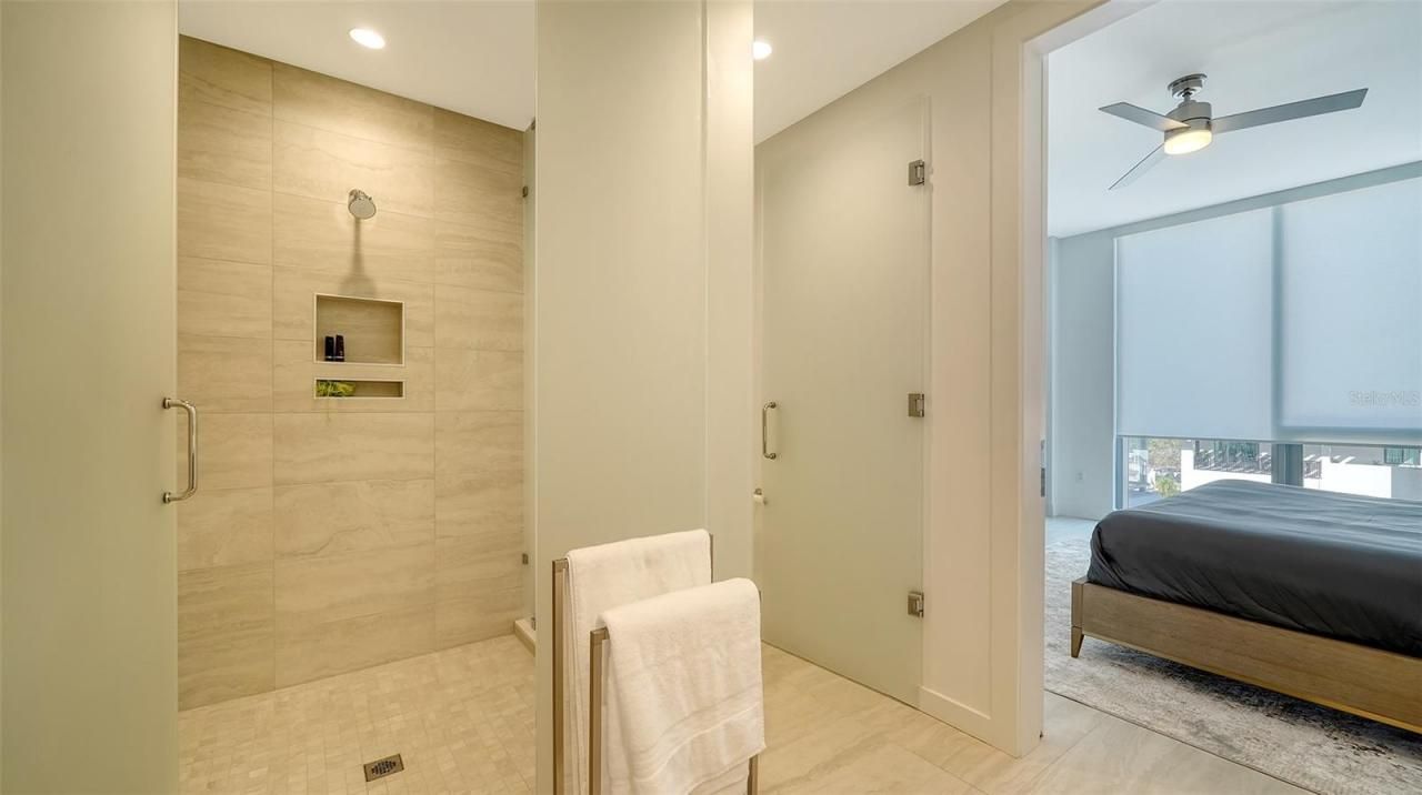 301 Quay Commons Drive, Unit 704, Sarasota, FL 34236 Photo