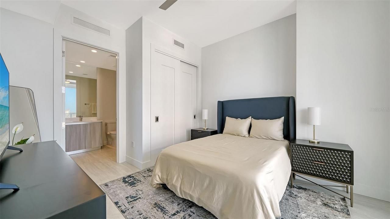 301 Quay Commons Drive, Unit 704, Sarasota, FL 34236 Photo