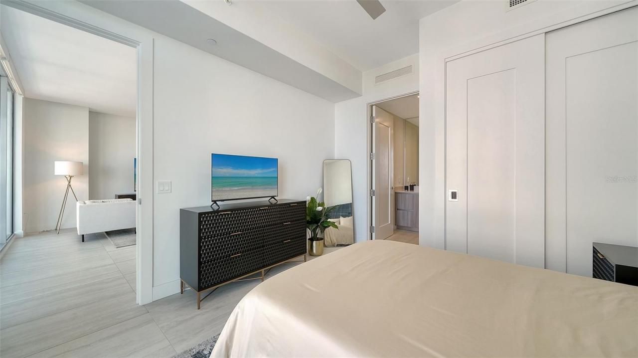 301 Quay Commons Drive, Unit 704, Sarasota, FL 34236 Photo