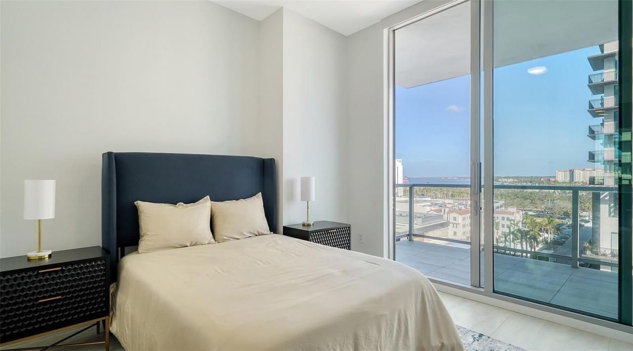 301 Quay Commons Drive, Unit 704, Sarasota, FL 34236 Photo