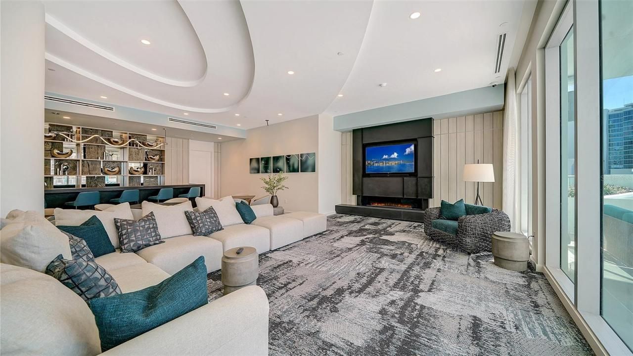 301 Quay Commons Drive, Unit 704, Sarasota, FL 34236 Photo