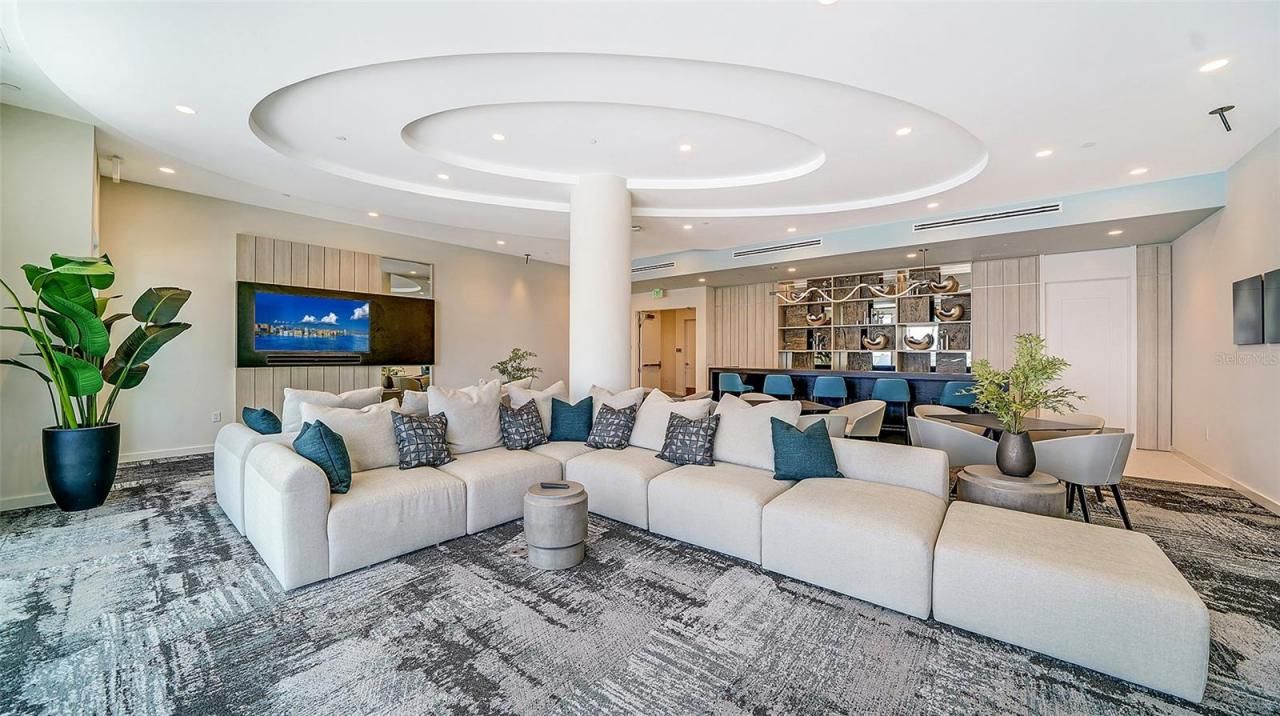 301 Quay Commons Drive, Unit 704, Sarasota, FL 34236 Photo