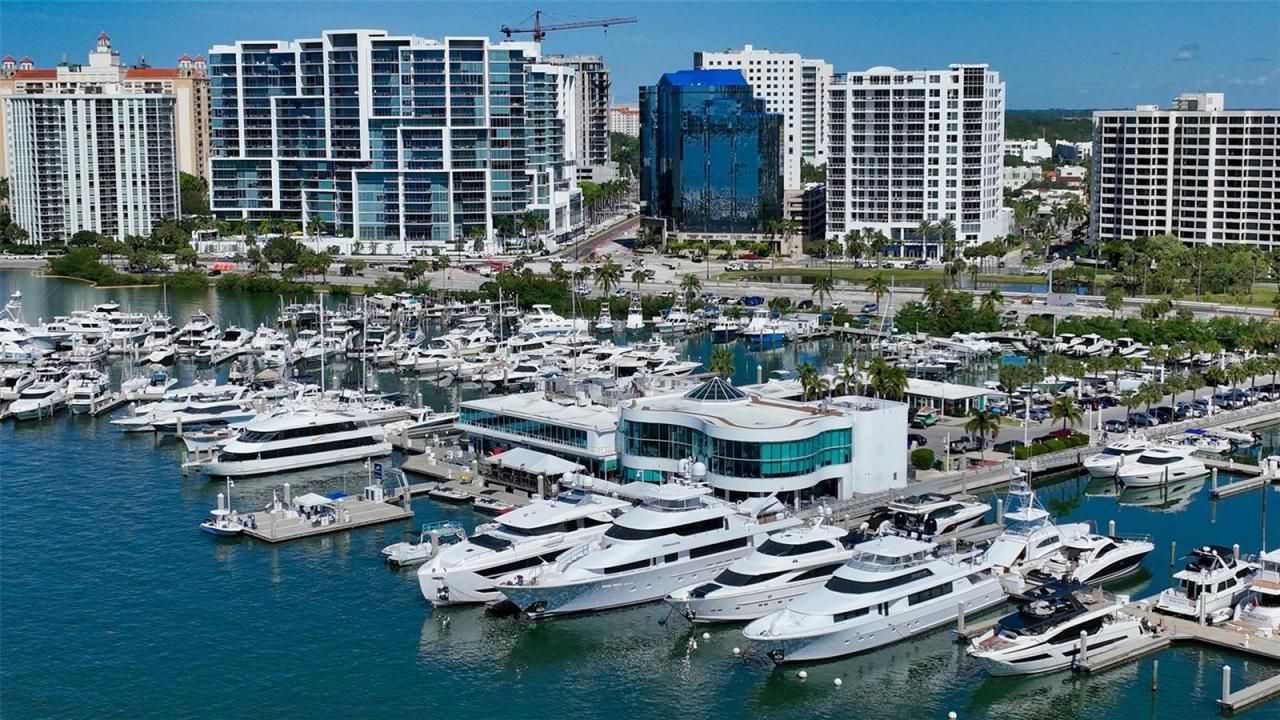 301 Quay Commons Drive, Unit 704, Sarasota, FL 34236 Photo