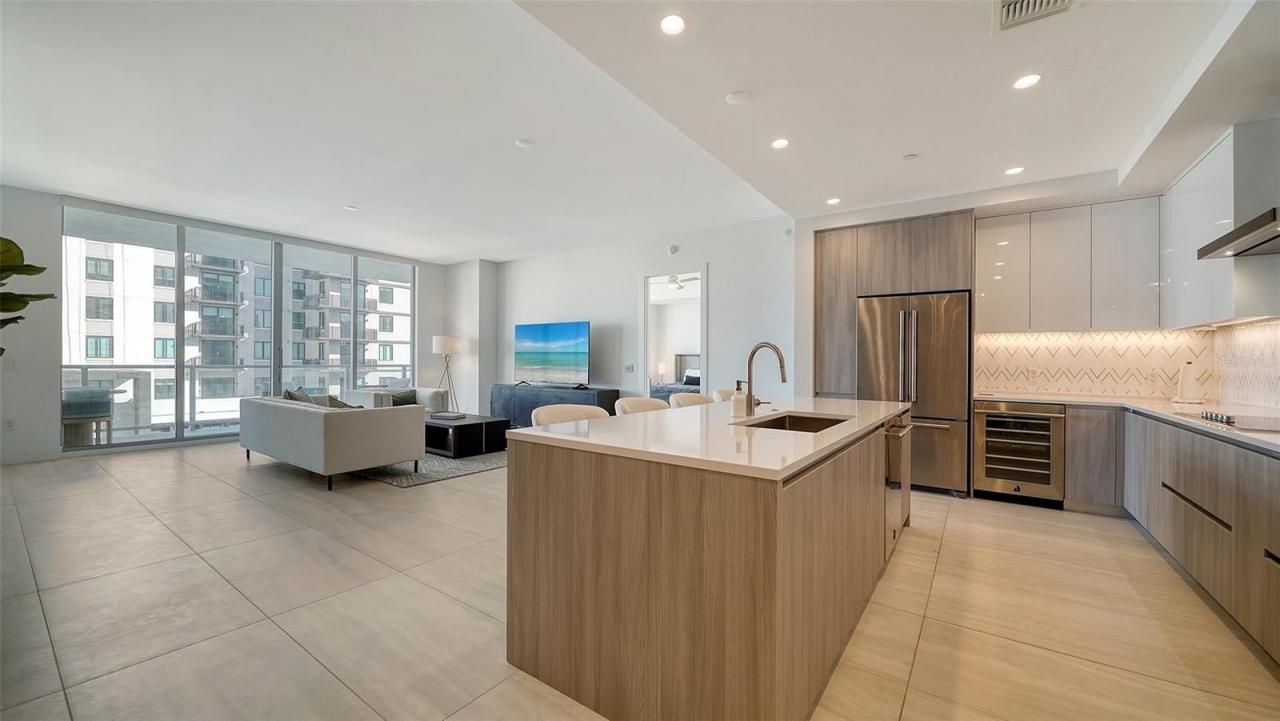 301 Quay Commons Drive, Unit 704, Sarasota, FL 34236 Photo