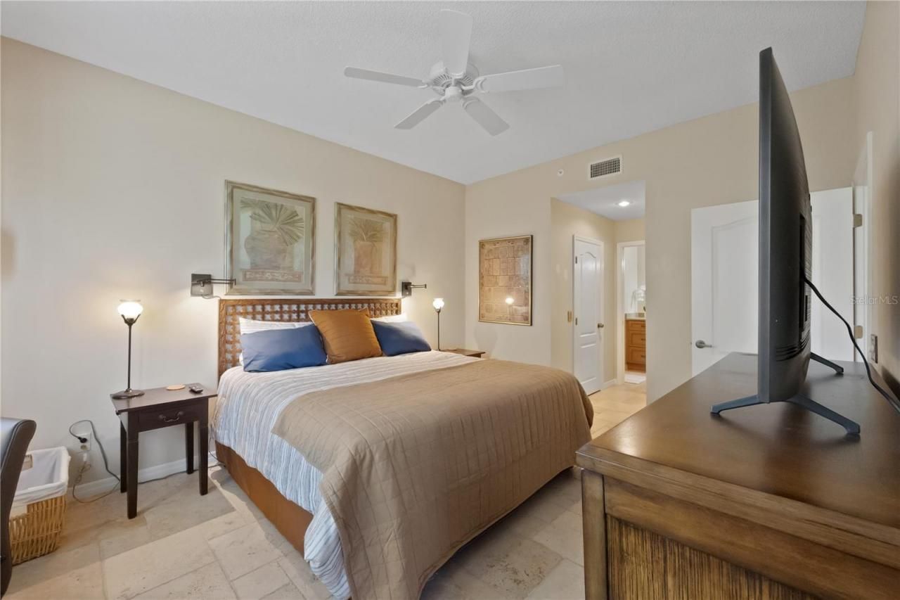9611 Castle Point Drive, Unit 915, Sarasota, FL 34238 Photo